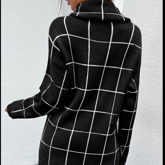 NWT, Lavishly Paris Women's Black Grid Pattern Turtleneck  Sweater. - Picture 3 of 16